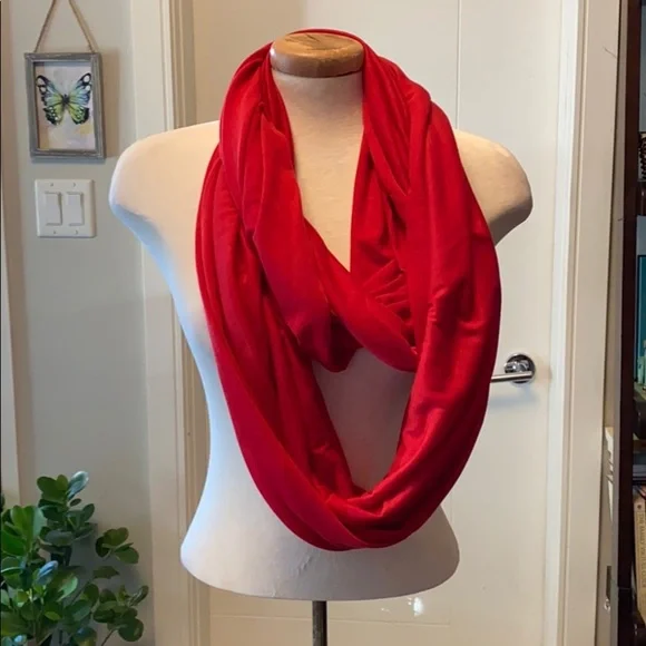 Red Infinity scarf - Picture 3 of 5